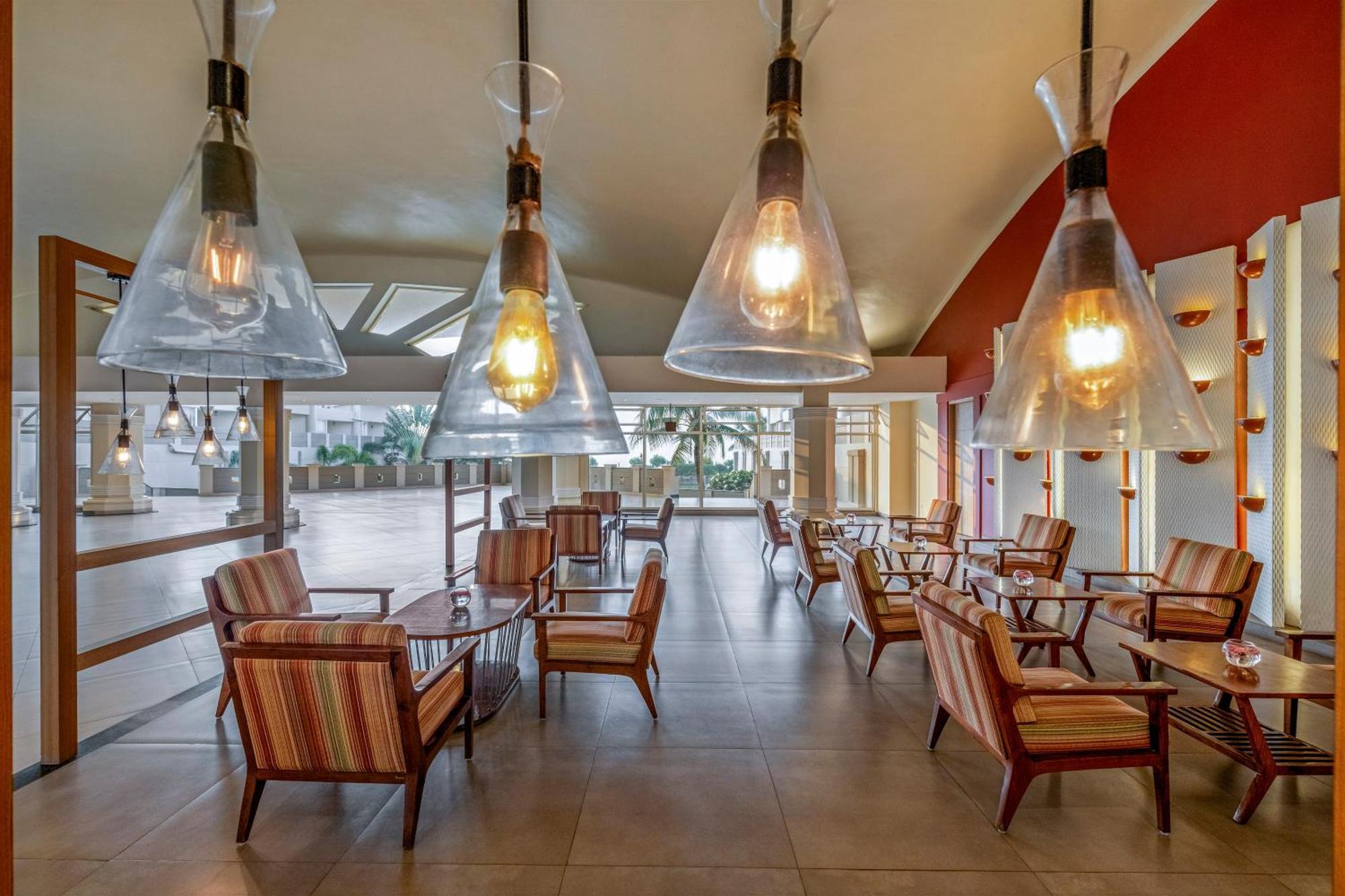 Hotel Sterling Purí Exteriér fotografie